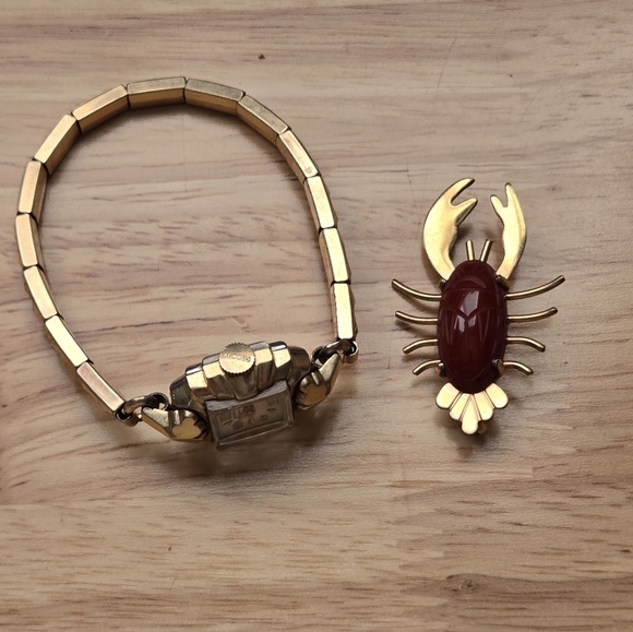 17.5g Vtg 12k Gold Filled Benrus  Watch And  Lobster Pin With Carnelian Torso - Picture 2 of 6